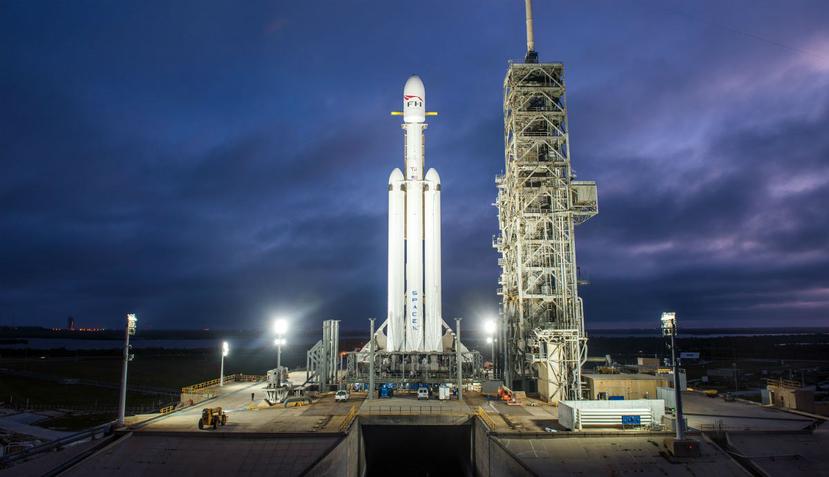 En febrero de este año fue cuando el Falcon Heavy logró despegar, llegar a órbita, lanzar un automóvil a espacio y volver a la Tierra sin mayores problemas (SpaceX).