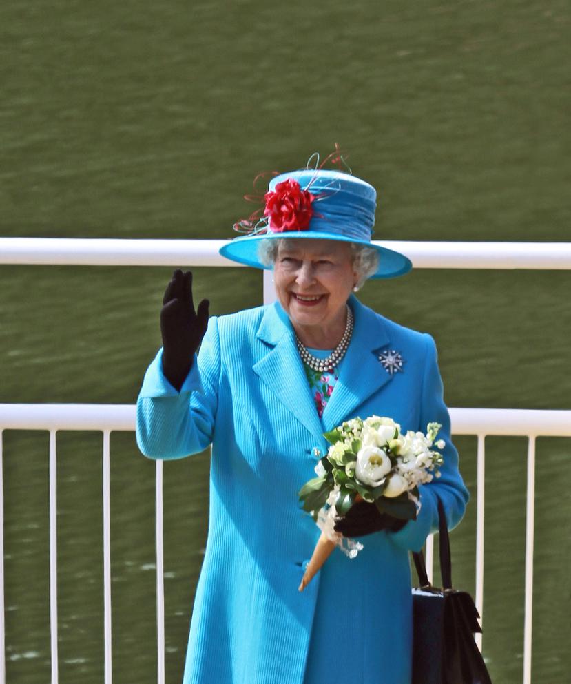 La reina cumplió con sus obligaciones oficiales hasta el día anterior a decretarse las medidas de confinamiento. (Shutterstock)