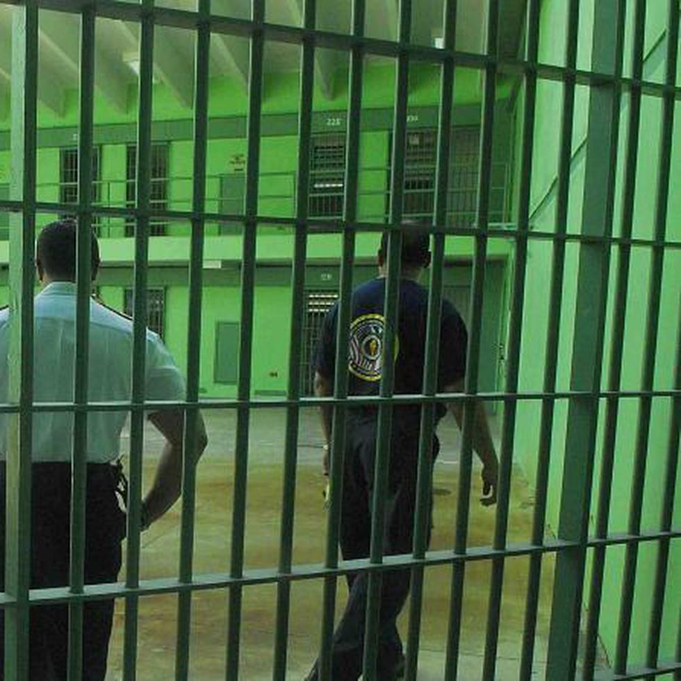 Durante una ronda de rutina de los guardias penales en el Complejo Correccional Las Cucharas, en Ponce, Oliver Thomas Rodríguez fue encontrado sin vida en su celda.