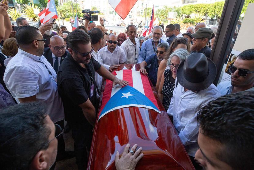Rafael Cancel Miranda fue sepultado en el cementerio Vivaldi de Mayagüez. (Jorge A. Ramírez Portela / Especial GFR Media)
