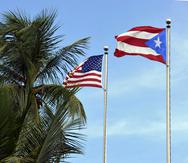 Las banderas de Estados Unidos y Puerto Rico.
