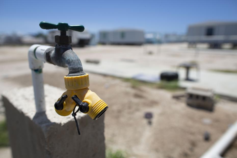 Por su parte, una investigación de la AAA resaltó que al menos 66 personas cuentan con contadores de agua instalados por la corporación pública.