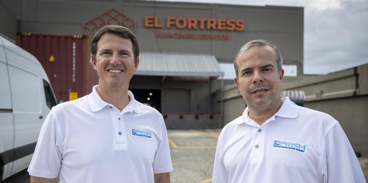Ryan Christiansen, a la izquierda, y Luis Guzmán indicaron que Prism invertirá alrededor de $3.8 millones en mejoras capitales al parque industrial El Fortress, ubicado en Carolina.