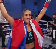 Amanda Serrano celebra su segunda victoria en artes marciales mixtas, sobre la mexicana Valentina Garza.