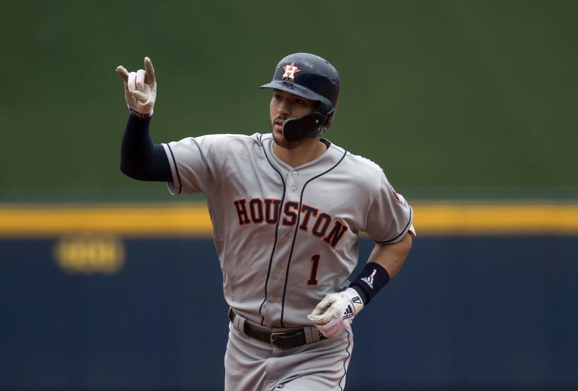 Carlos Correa de los Astros de Houston festeja una carrera durante el segundo partido de béisbol de las Grandes Ligas. (EFE)
