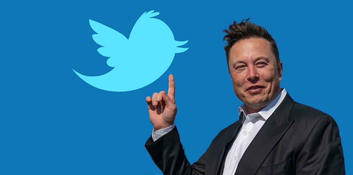 Foto ilustración compuesta donde aparece el fundador de Tesla y SpaceX, Elon Musk, mientras señala al logo de Twitter.