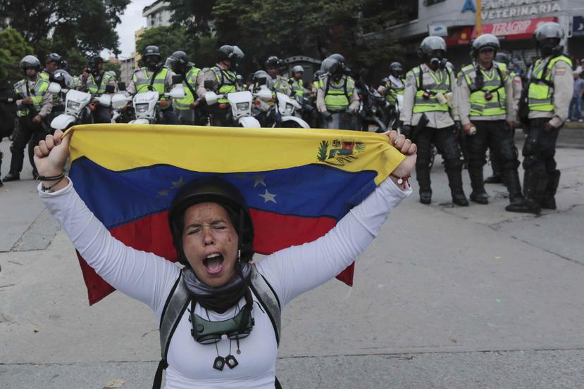 Desde las 9:00 a. m., decenas de chavistas y opositores comenzaron a concentrarse en algunos puntos de Caracas. (AP)