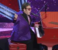 En esta foto del 9 de febrero del 2020, Elton John interpreta "(I'm Gonna) Love Me Again", el tema de "Rocketman" nominado a mejor canción original, durante la ceremonia de los premios Oscar en Los Angeles.