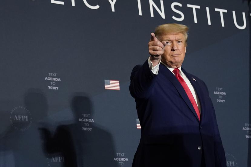 El expresidente Donald Trump habla en una cumbre de la agenda del America First Policy Institute en el Marriott Marquis en Washington.