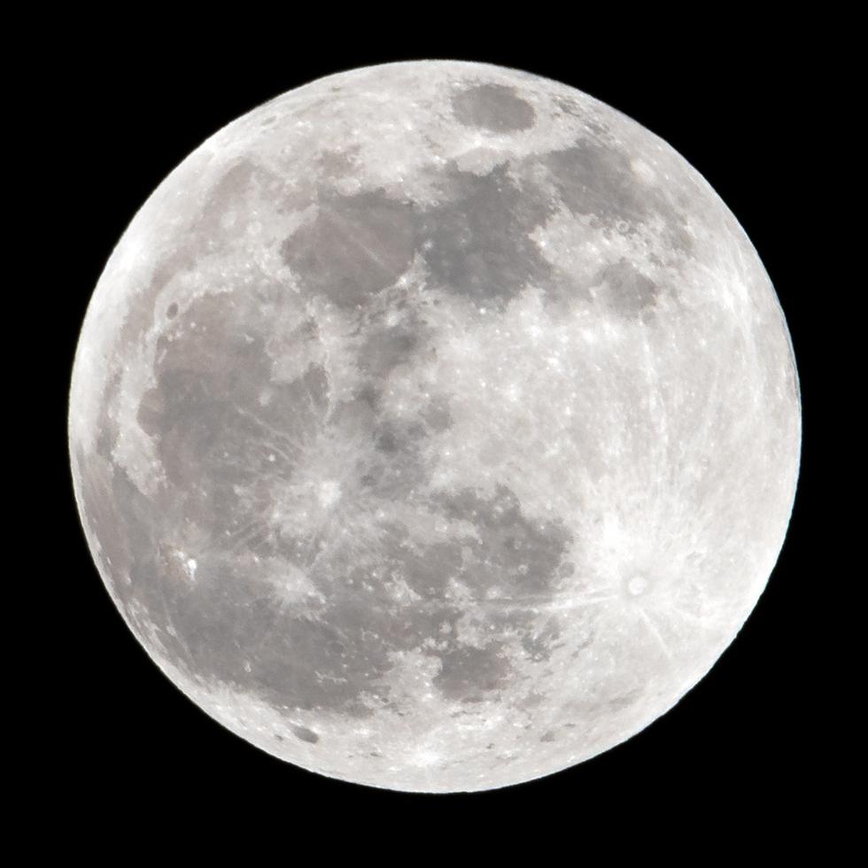 Primera fase del un eclipse lunar captado por el lente de El Nuevo Día en mayo de 2022.