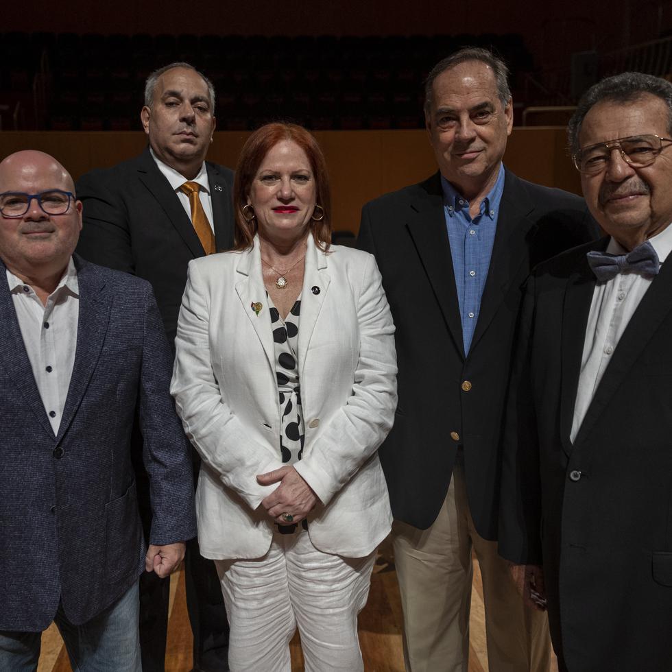 De izquierda a derecha: Omar Velazquez, Rafael Enrique Irizarry, Melissa Santana, Maximiano Valdés y Roselín Pabón.