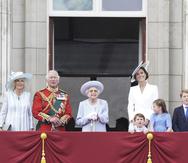 La reina Elizabeth junto a parte de su familia.