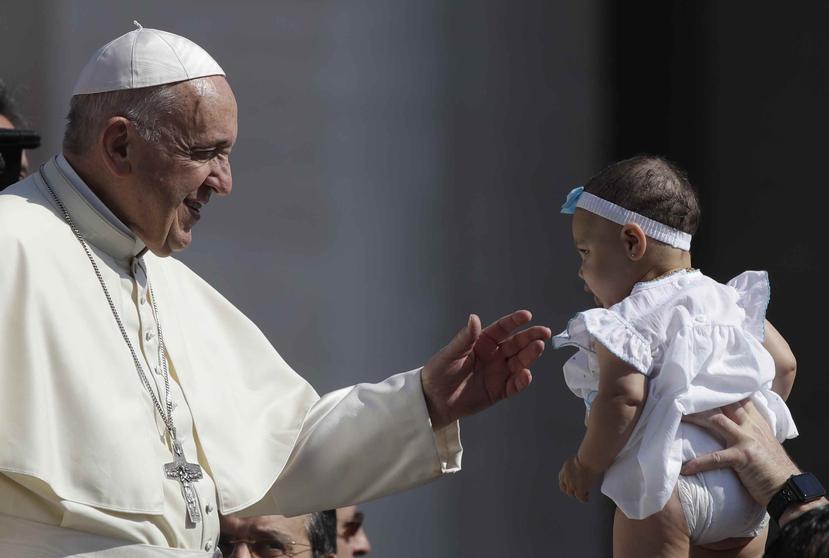 El papa Francisco comentó durante la entrevista, llevada a cabo en el Vaticano, que su postura sobre ese tema y las medidas estadounidenses “coincide con la del episcopado”. (AP / Alessandra Tarantino)