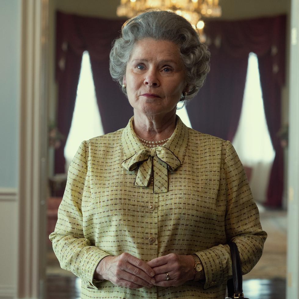 La actriz Imelda Staunton interpreta a la reina Isabel II en la quinta temporada de "The Crown". FOTO CEDIDA POR NETFLIX.
