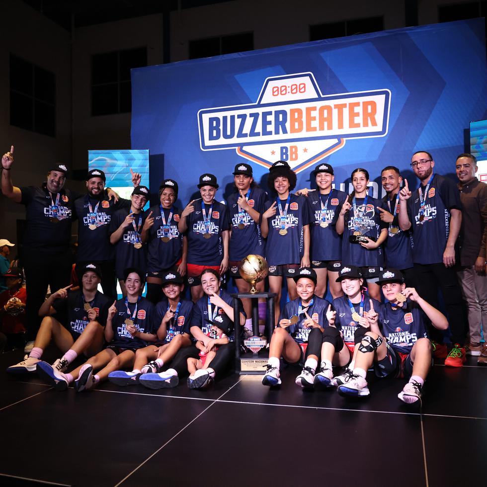 Las Pumas del Colegio St. Francis de Carolina conquistaron el martes el campeonato del torneo escolar Buzzer Beater con un triunfo 56-55 sobre el Colegio San Felipe de Arecibo.