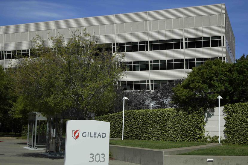 Gilead permite que los fabricantes de genéricos suministren el medicamento; dos países ya lo hacen a un costo de unos $600 por tratamiento. (AP)