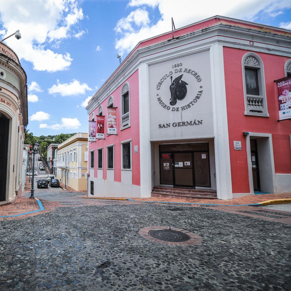 El ejecutivo municipal de San Germán, Virgilio Olivera, detalló que planifica hacer múltiples mejoras en el casco urbano, entre ellos en las plazas, para promover el desarrollo económico y el bienestar ciudadano.