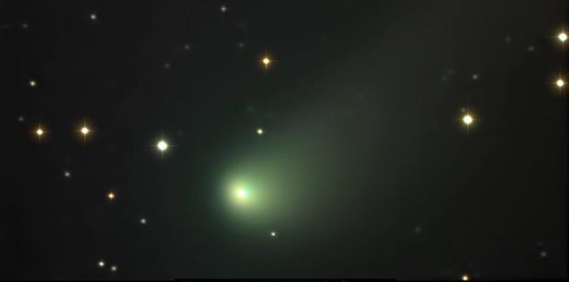 El cometa Johnson luce algo verdoso en esta imagen captada desde Aguadilla. (Suministrada Efraín Morales / SAC)
