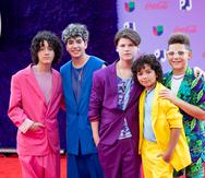 Menudo también acaparó la atención de los presentes en la alfombra roja de Premios Juventud.