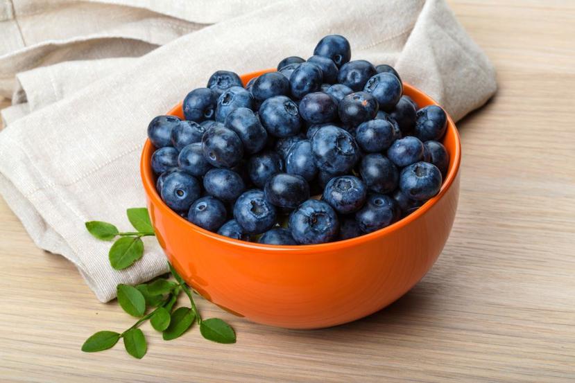 Los arándanos azules (“blueberries”) poseen acción antioxidante que ayuda a proteger contra el cáncer, las enfermedades cardiacas y otras enfermedades relacionadas con la edad.