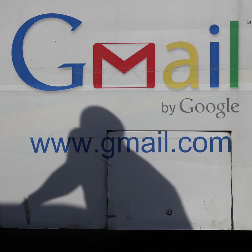 Un aviso publicitario para Gmail de Google, en un autobús, en Lagos, Nigeria, el 17 de septiembre de 2012.