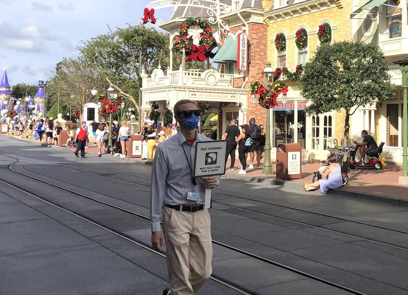 El uso de mascarillas es obligatorio dentro de todos los parques temáticos en Orlando. (Gregorio Mayí/Especial para GFR Media)