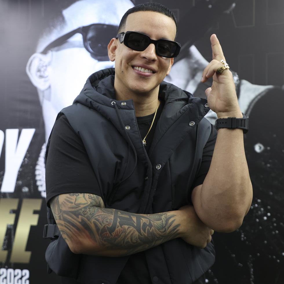 El artista urbano Daddy Yankee iba a celebrar su serie de conciertos en Puerto Rico del 6 al 8 de enero de 2022, pero han sido pospuestos.