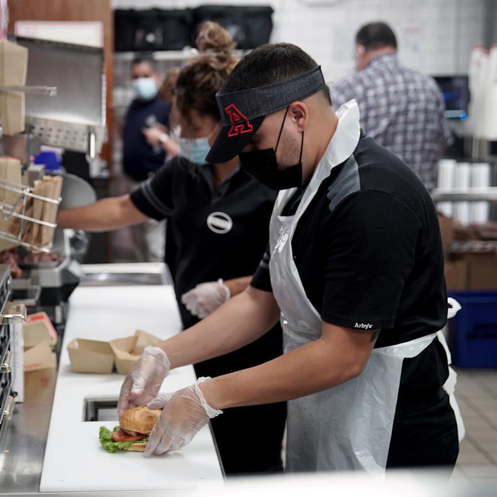 La cadena Arby’s es de las más recientes en establecerse en Puerto Rico, y se especializa en sándwiches de roast beef. El primero en inaugurar, abrió recientemente en Plaza Cayey.