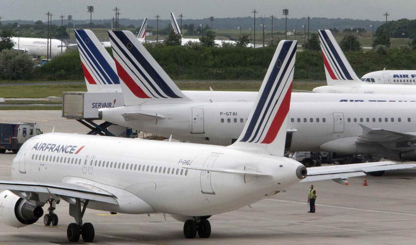 Desde el inicio de la huelga, el miércoles de la semana pasada, se han tenido que suprimir más de 900 vuelos. (AP)