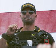 En imagen de archivo del 26 de septiembre de 2020, el líder del grupo extremista Proud Boys, Henry "Enrique" Tarrio, participa en una marcha en Portland, Oregon.