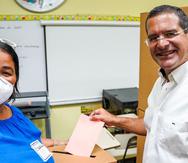 Pedro Pierluisi votó en la escuela Rafael María Labra en Santurce.