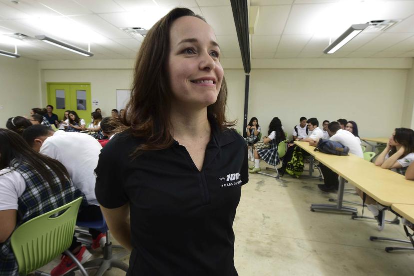 La ingeniera Marvi Matos Rodríguez insta a los jóvenes a alcanzar sus sueños y progresar.