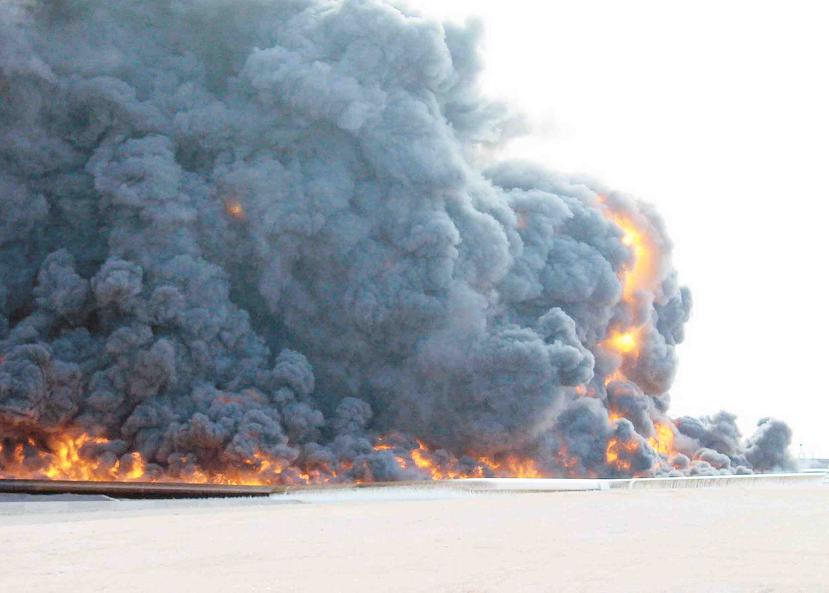 ISIS procura beneficiarse del petróleo en Libia, como ha hecho en Irak y Siria. (EFE)