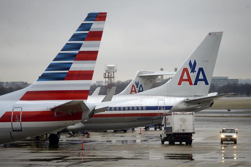 El gobierno multó a American Airlines con $250,000 tras determinar que la aerolínea no le entregó a los pasajeros reembolsos de manera oportuna en el primer semestre de 2015. (Archivo / EFE)