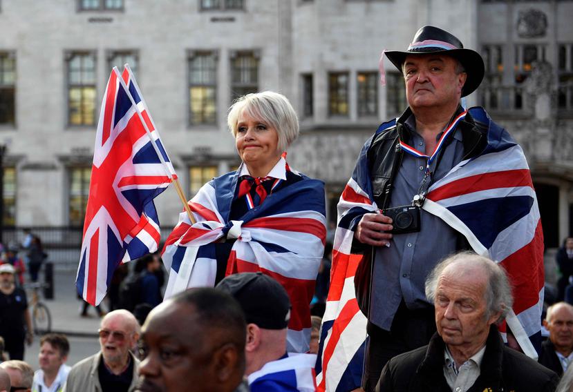 Manifestantes a favor del Brexit participan en una protesta en el exterior del Parlamento en Londres, Reino Unido. (EFE)