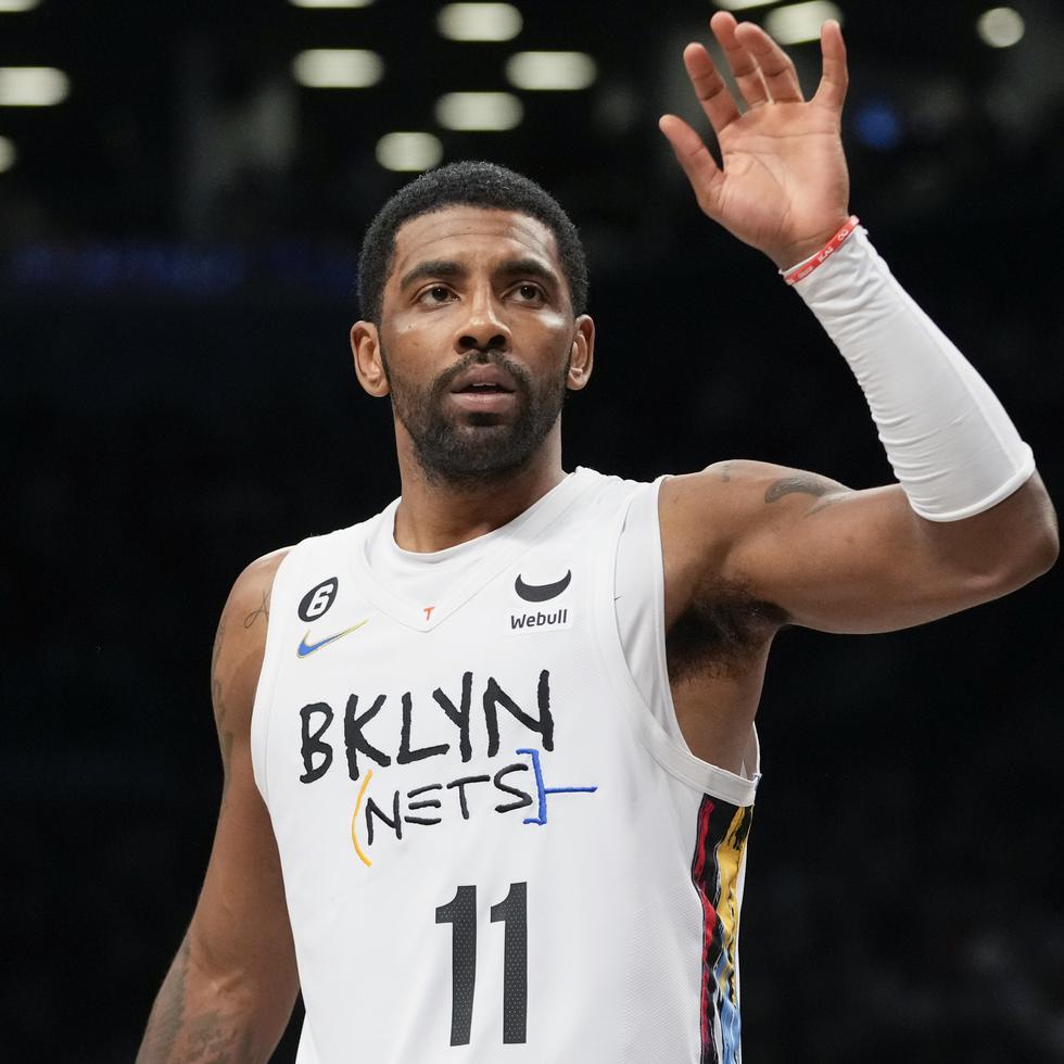 El armador de los Nets de Brooklyn, Kyrie Irving, le solicitó a la administración del equipo la semana pasada que lo cambiara.