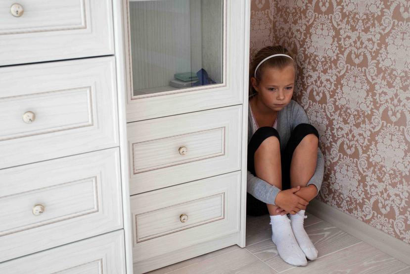 Las consecuencias de la violencia doméstica para los menores suelen presentarse tanto a corto, como a largo plazo durante sus etapas de desarrollo.
