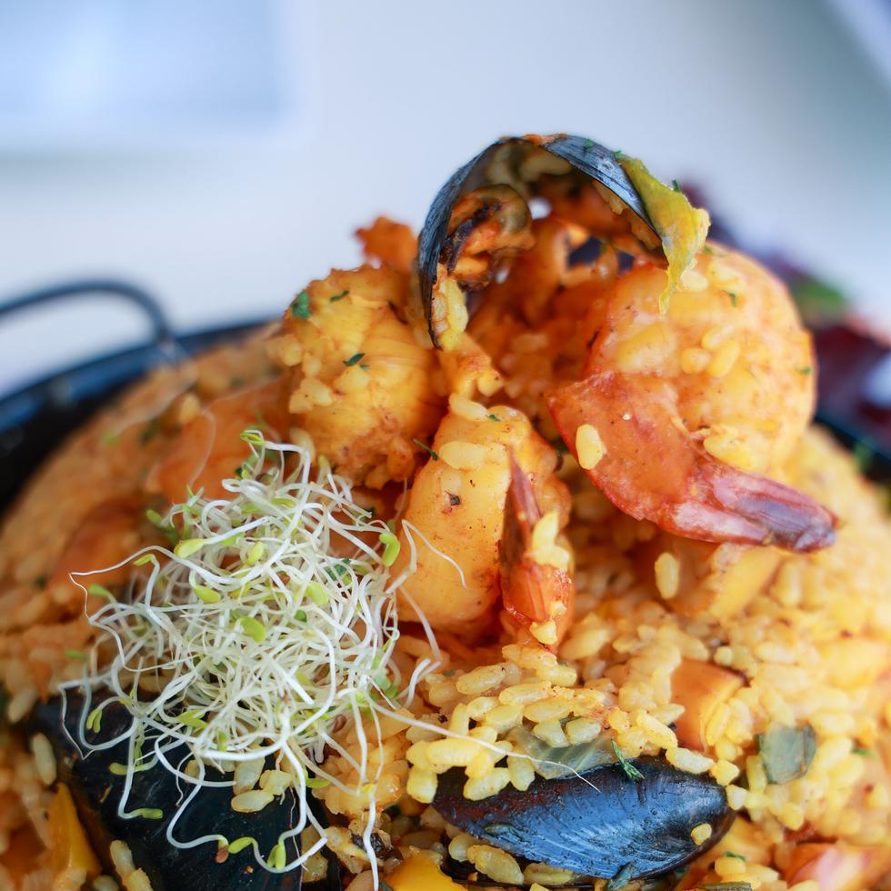 Paella de mariscos, uno de los platos favoritos del menú del restaurante.