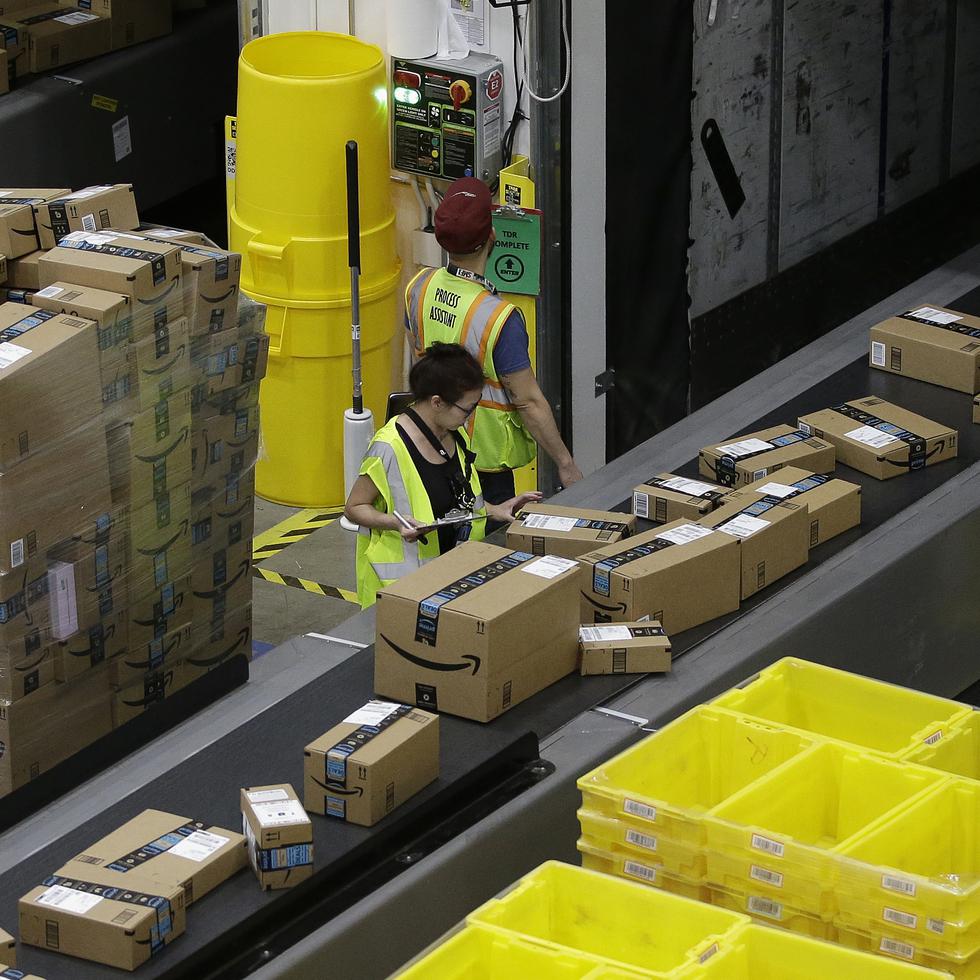 "Amazon se preocupa más por los paquetes y los robots que por sus trabajadores humanos como yo”, expresó una trabajadora y líder sindical en uno de los almacenes de la empresa en Alabama.