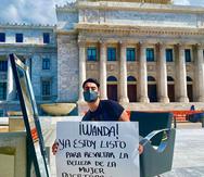 El peluquero Zaid Xavier protestó frente al Capitolio. (Foto: Suministrada)