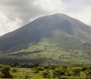 Vista de archivo del volcán Chaparrastique cerca a la ciudad de San Miguel.