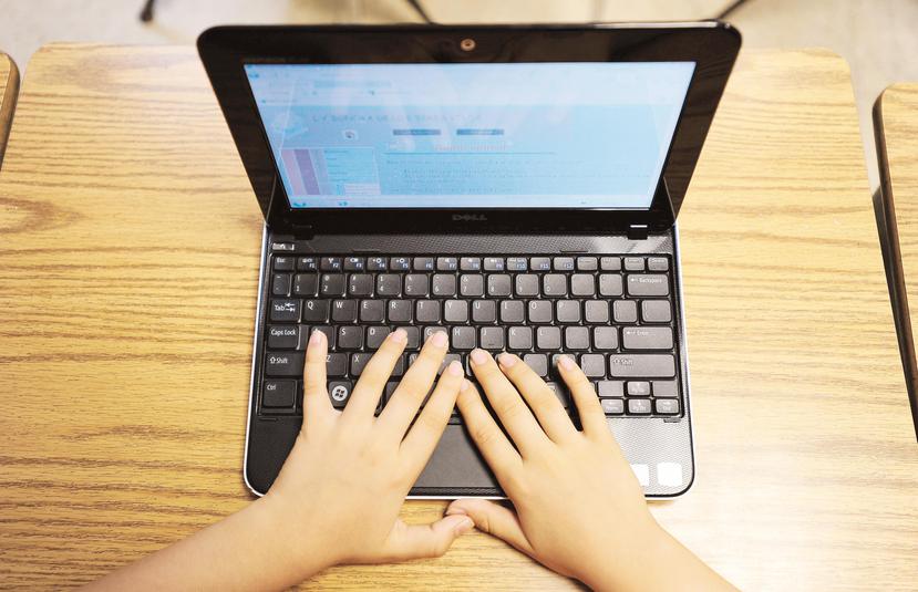 La compra de computadoras para maestros y estudiantes de escuelas públicas ha estado en controversia desde 2017. (GFR Media)