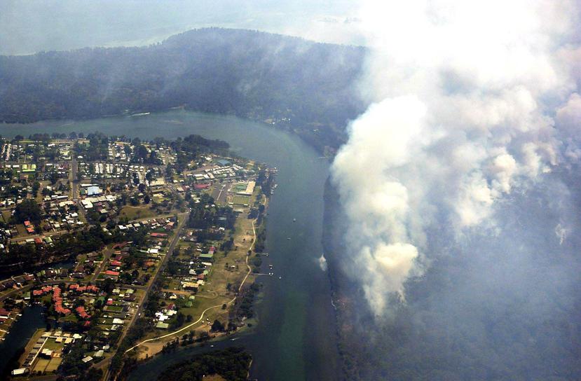 La temporada de incendios en Australia fue agravada por el clima particularmente caluroso y la ausencia de lluvia en los últimos meses debido al cambio climático. (Foto: AP)