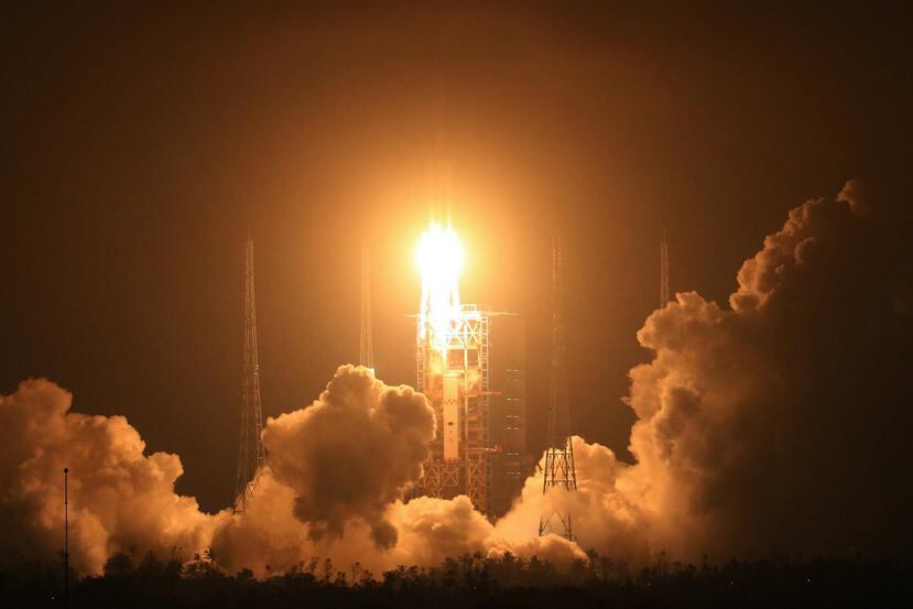 La nave "Tianzhou 1" concluyó la pasada noche el proceso de recarga de combustible del laboratorio espacial "Tiangong 2". (EFE)