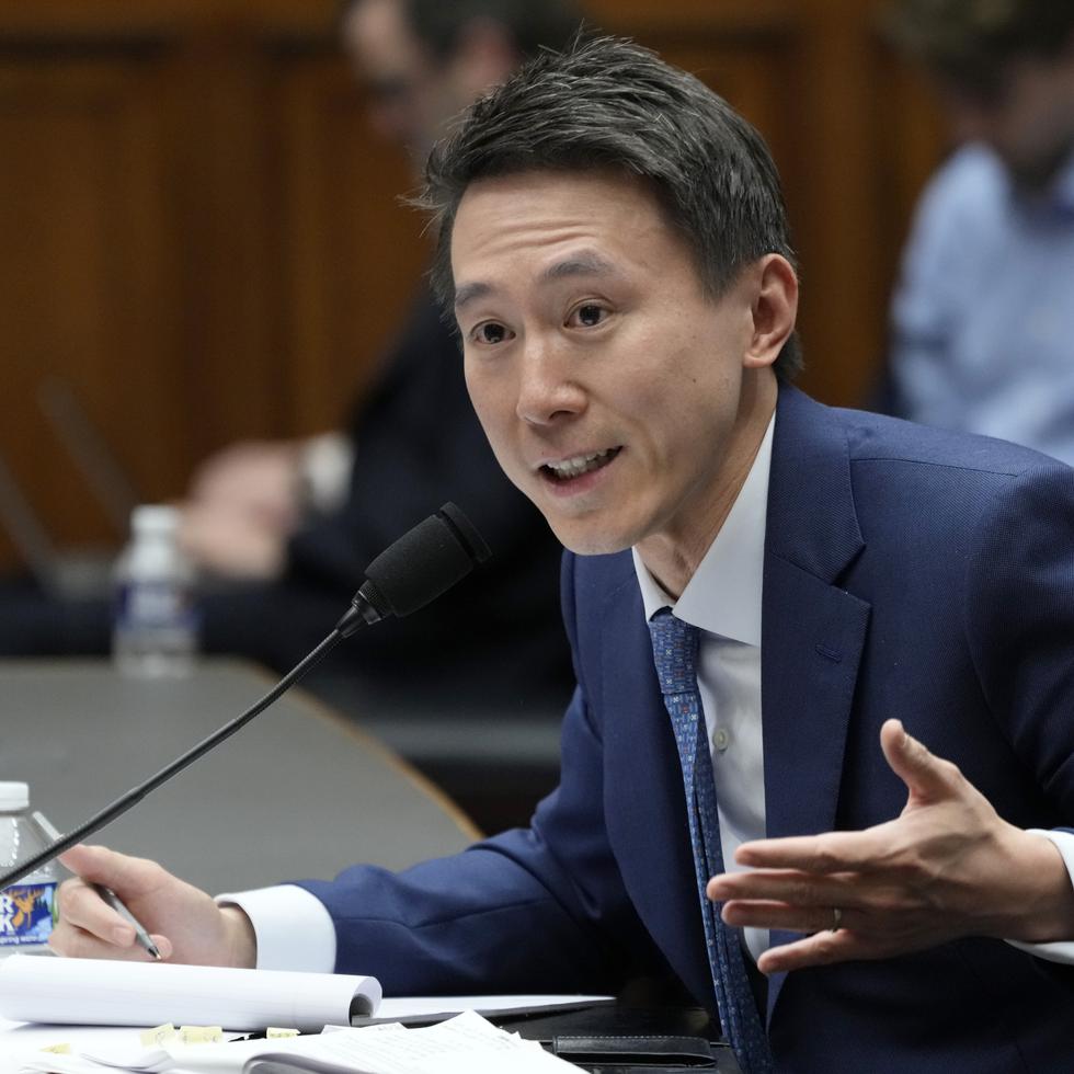 El director general de TikTok, Shou Zi Chew, testifica durante una audiencia ante la Comisión de Energía y Comercio de la Cámara de Representantes de Estados Unidos, el pasado jueves en Washington.