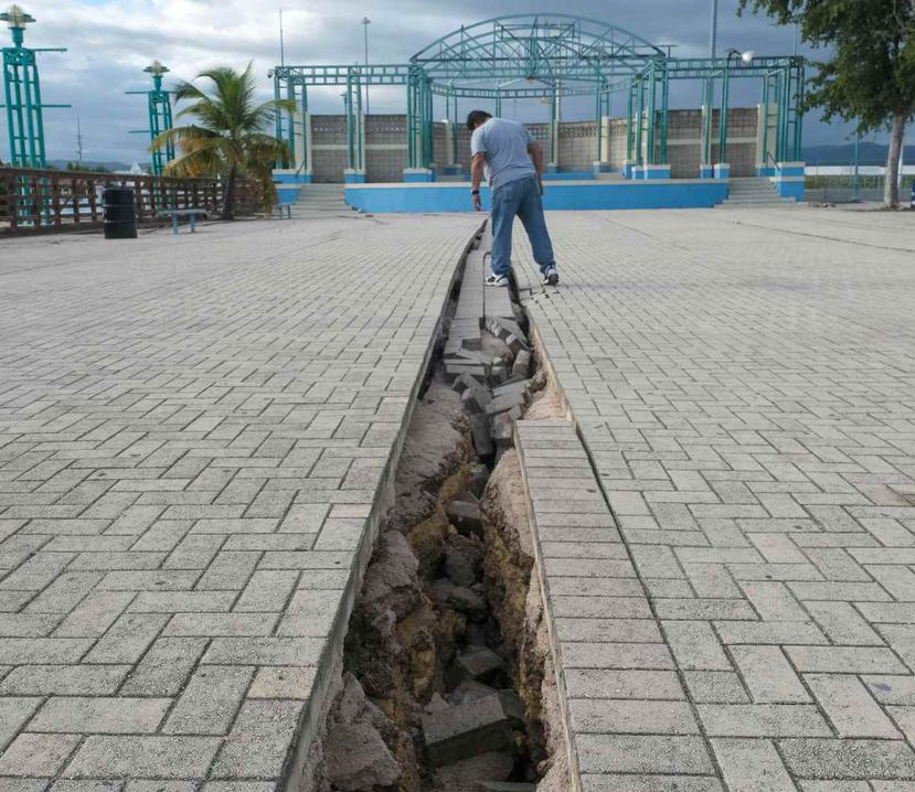 Separación del suelo en la Guancha, en Ponce, tras el terremoto de 6.4 del 7 de enero.
