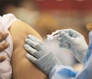 Varios miembros citaron incertidumbre sobre la duración de la vacuna, si se requiere un refuerzo, y qué tan bien previene la enfermedad. (Archivo / GFR Media)