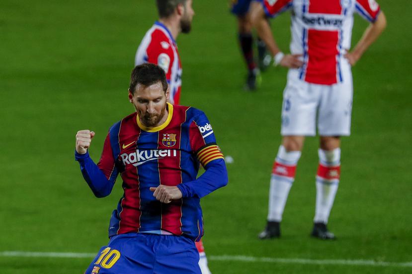 El argentino Lionel Messi, del Barcelona, festeja luego de anotar ante el Alavés, el sábado 13 de febrero de 2021, en un partido de La Liga.