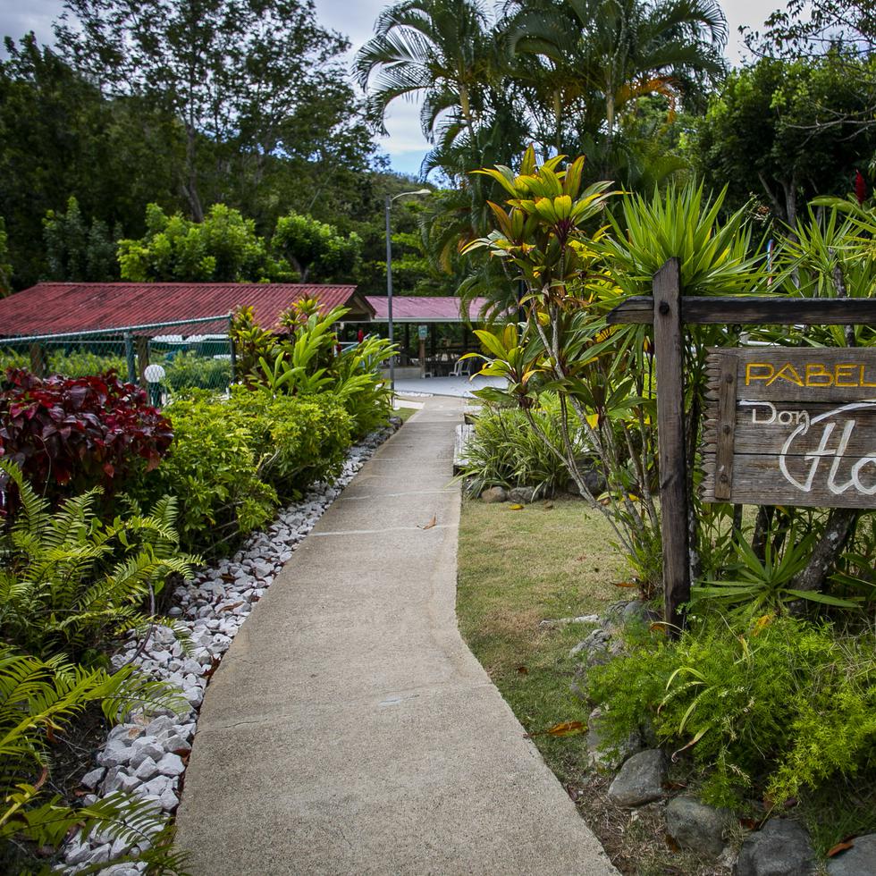 Hacienda Villa Flor, en Peñuelas, cuenta con tres espacios para actividades, así como piscina y habitaciones privadas que se rentan a través de Airbnb.
