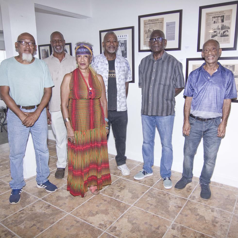 Los artistas Edwin Velázquez (organizador y curador), Awilda Sterling Duprey, Gadiel Rivera, Daniel Lind Ramos, Ramón Bulerín y Jesús Cardona son seis de los ocho miembros originales de la exhibición "Paréntesis: Ocho artistas negros contemporáneos", que se llevó a cabo en 1996.